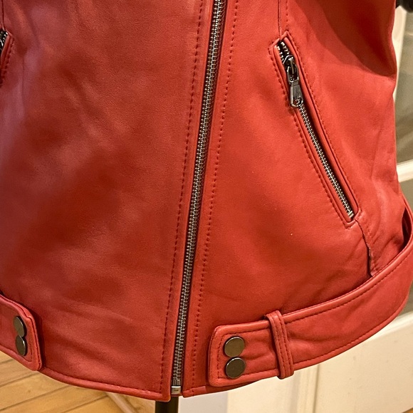 Cache leather red vest!! Leopard lining!!! - Picture 3 of 8